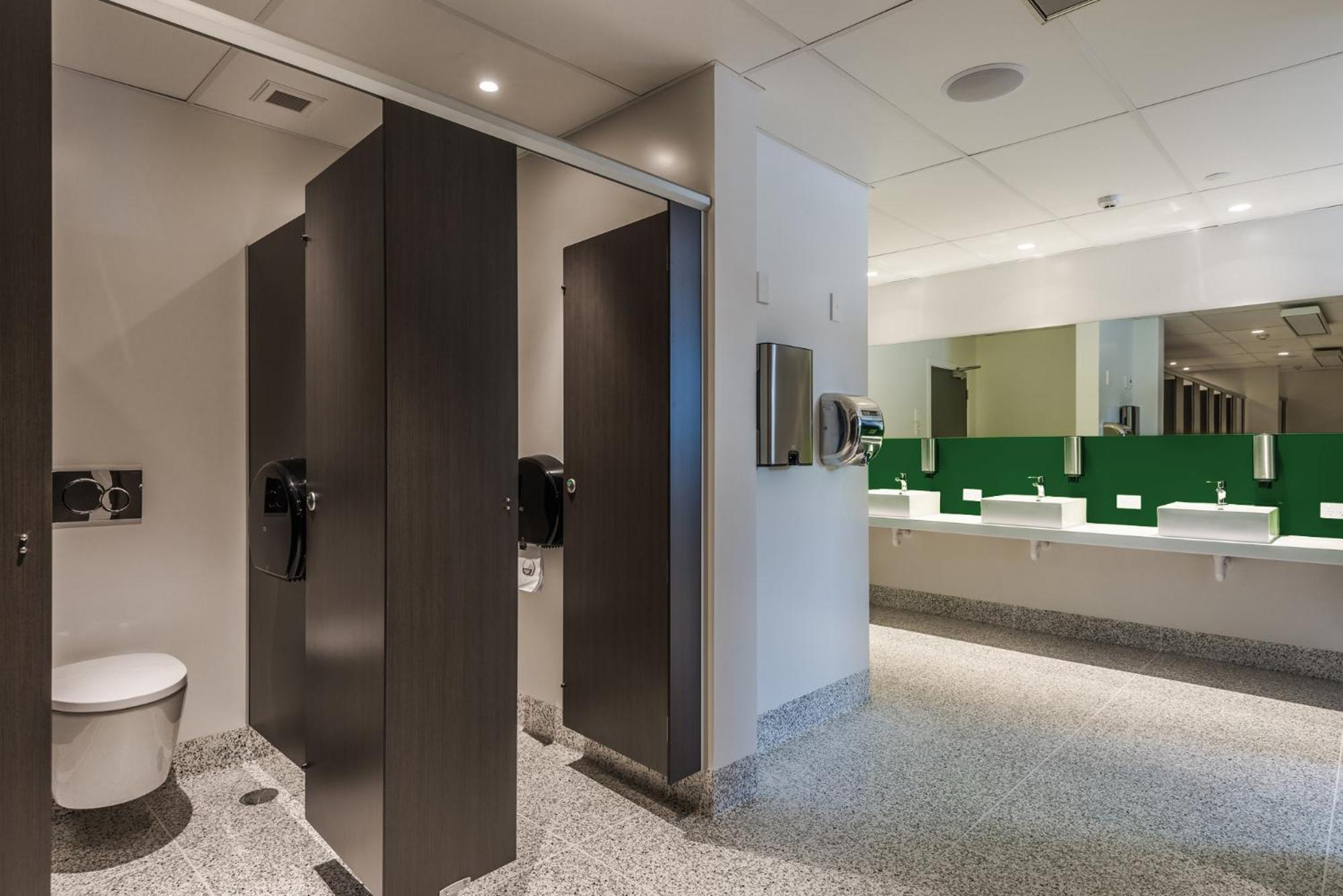Lylo Christchurch Exteriör bild A toilet cubicle