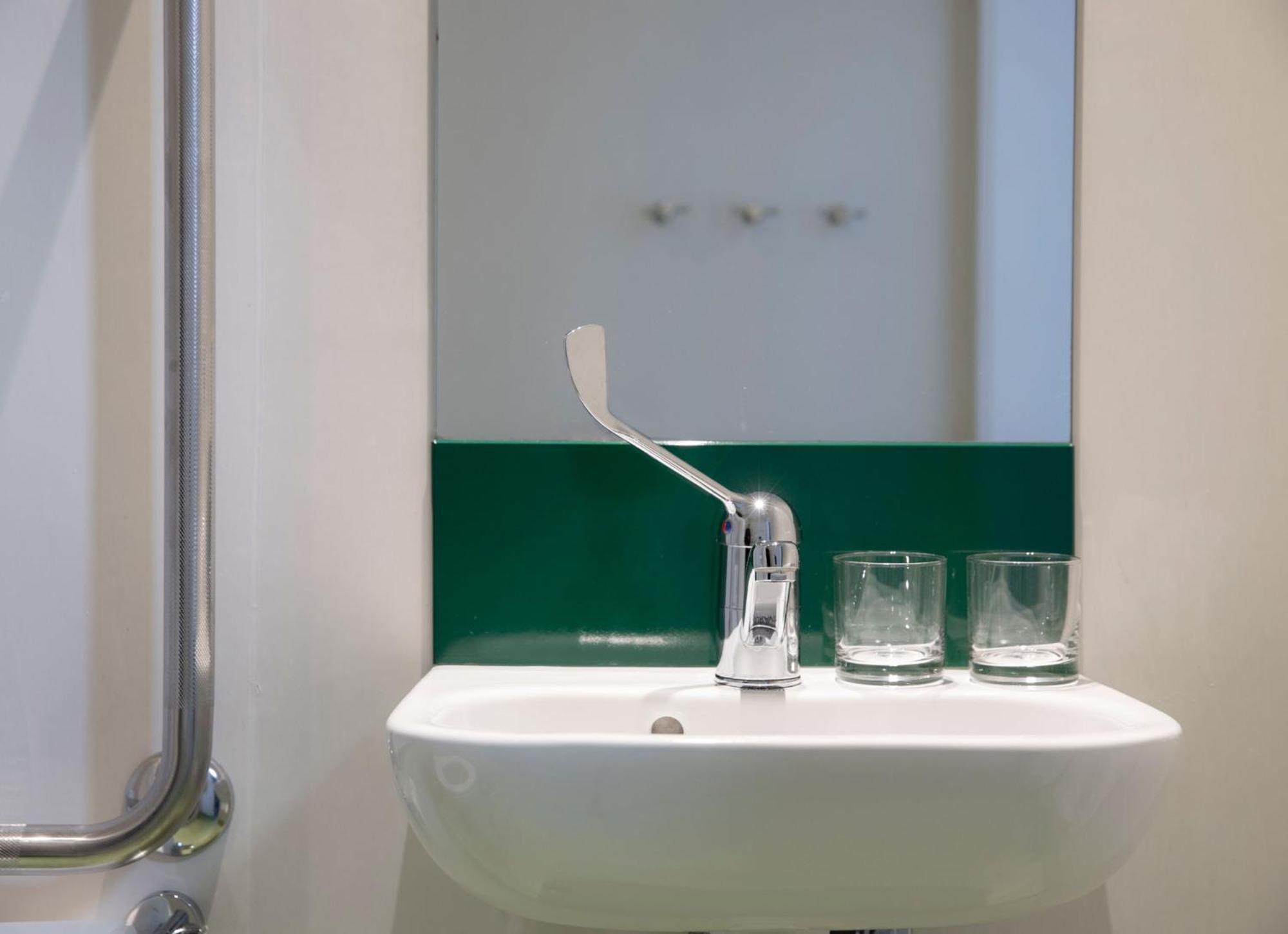 Lylo Christchurch Exteriör bild A tap with a lever handle