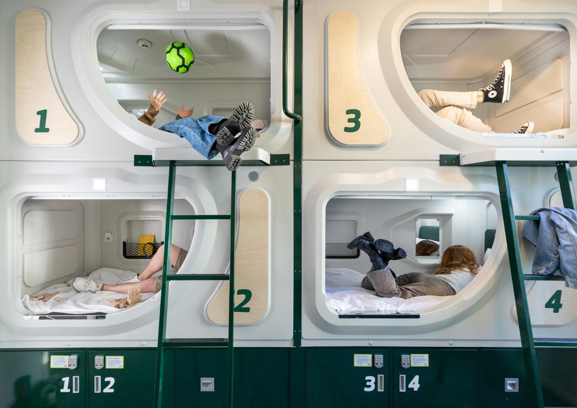 Lylo Christchurch Exteriör bild Capsule hotel in Tokyo