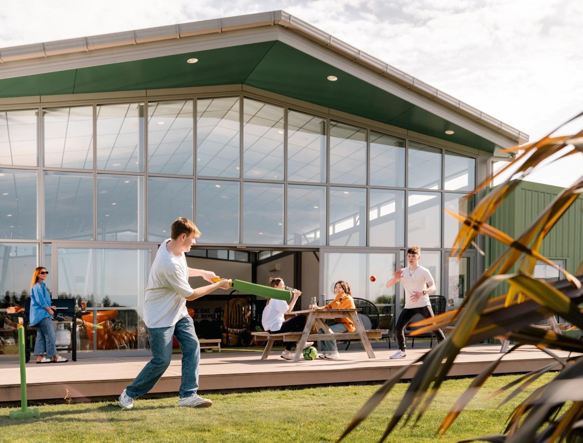 Lylo Christchurch Exteriör bild The Green Centre