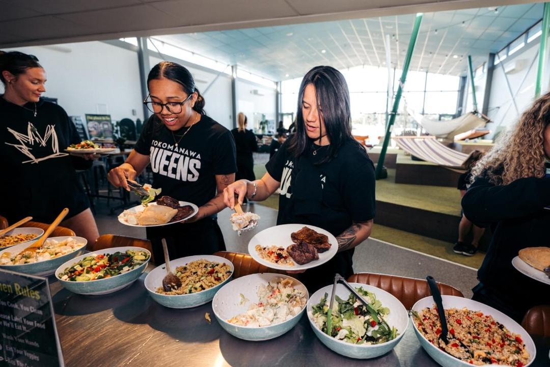 Lylo Christchurch Exteriör bild The Queens Brunch